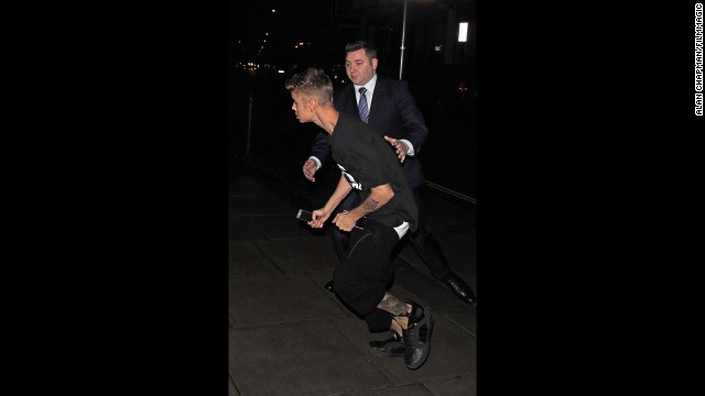 Bieber and photographers, we've learned by now, don't mix. The singer got into a shouting match with a paparazzo in London as he exited the hospital at the end of a turbulent week, telling the photog that he'd "f*** him up." 