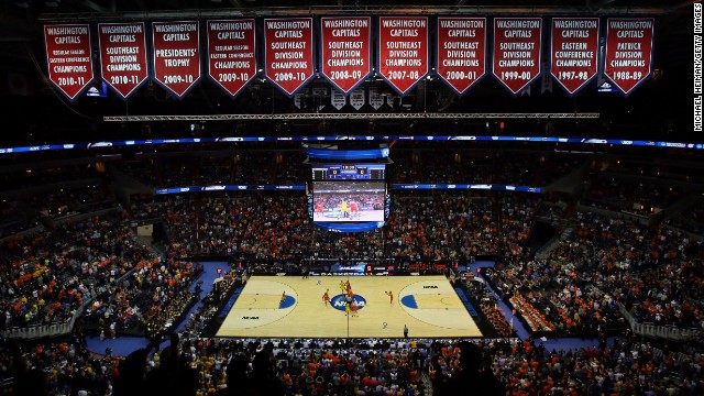 Syracuse Orange tips the ball off against the Marquette Golden Eagles on Saturday, March 30, in Washington. Syracuse won 55-39.