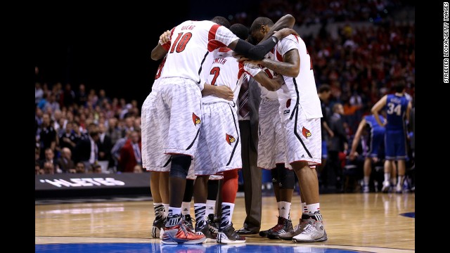 The Cardinals huddle up on the court.