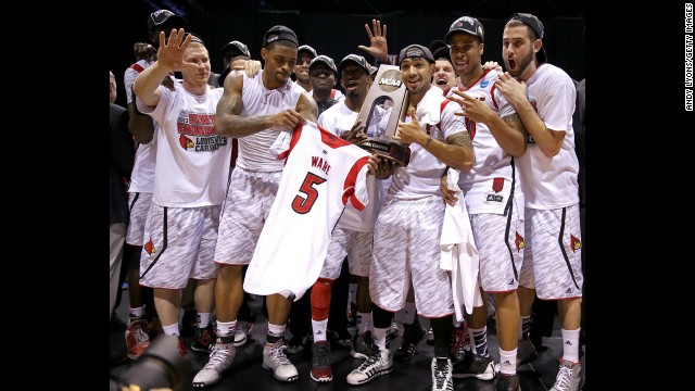 Ware's teammates hold his jersey with the Midwest regional champion trophy after they won 85-63 against Duke.