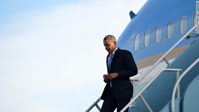 Obama praises 'tough as nails' Pelosi at California fundraiser