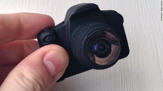 Un estudiante crea la cámara con lente "ojo de pez" más pequeña del mundo