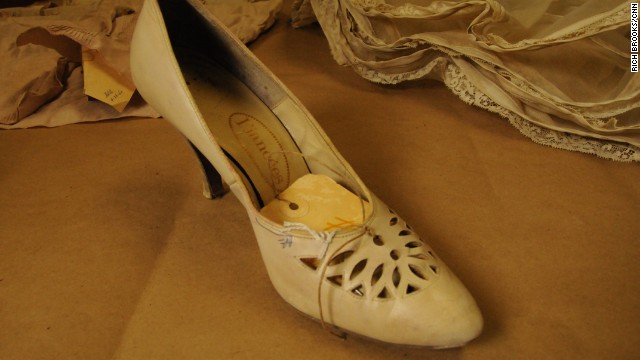 After Garza went missing, family, friends and neighbors formed search parties. That's how many of her belongings were found, including this beige ladies shoe that had been thrown into a field.