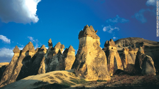 Sculpted by erosion, Göreme valley and its surroundings contain rock-hewn sanctuaries that provide unique evidence of Byzantine art in the post-Iconoclastic period. Within the rugged natural landscape in and around a small triangle formed by Ürgüp, Avanos and Nevsehir, ancient villages and underground towns dating to the 4th century can also be observed. 