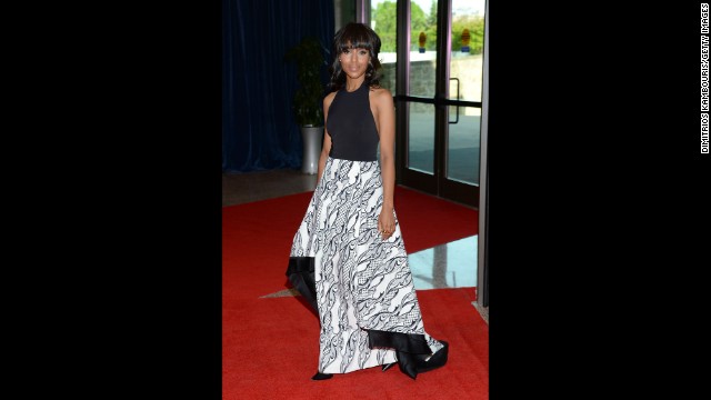 Actress Kerry Washington, from "Scandal," makes her way down the red carpet for the dinner.