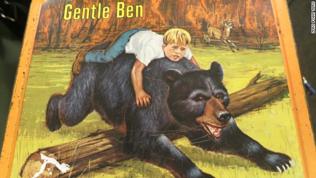 The crew members stumble upon a 1968 "Gentle Ben" lunchbox during their Canadian travels. 
