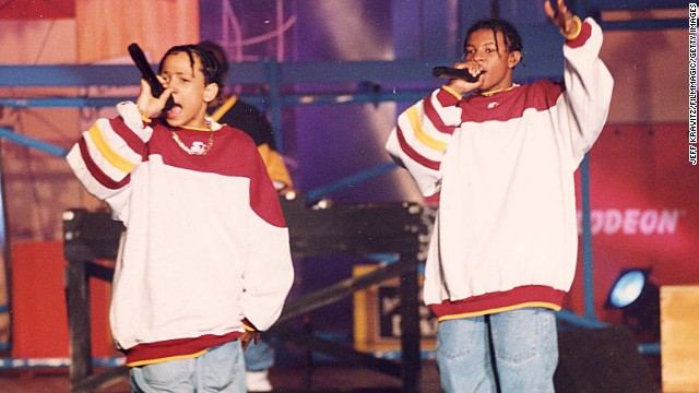 <a href='http://www.cnn.com/2013/05/01/showbiz/georgia-chris-kelly-obituary/index.html'>Chris Kelly</a>, one-half of the 1990s rap duo Kris Kross, died on May 1 at an Atlanta hospital after being found unresponsive at his home, the Fulton County medical examiner's office told CNN.<!-- -->
</br>Kelly, right, and Chris Smith shot to stardom in 1992 with the hit "Jump."