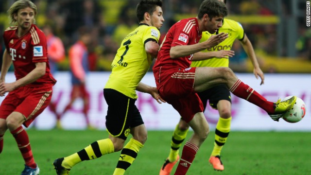 Bayern Munich's Thomas Mueller controls the ball during his side's 1-1 draw at Borussia Dortmund in the Bundesliga.