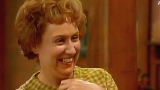 Edith Bunker is a classic -- and hilarious -- TV mom. Played by Jean Stapleton on the 1970s sitcom favorite "All In the Family," Edith was on the obtuse side, but her good intent won the hearts of viewers. 