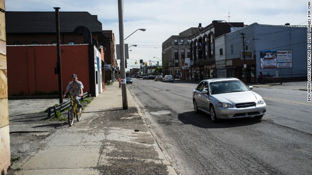 A street view shows West 25th Street, which runs perpendicular to Seymour Avenue.