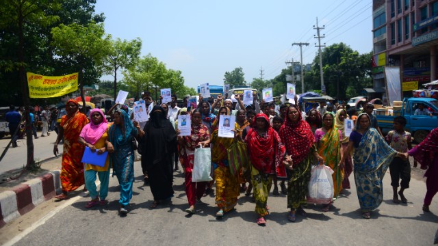 Photos: Bangladeshis protest building collapse