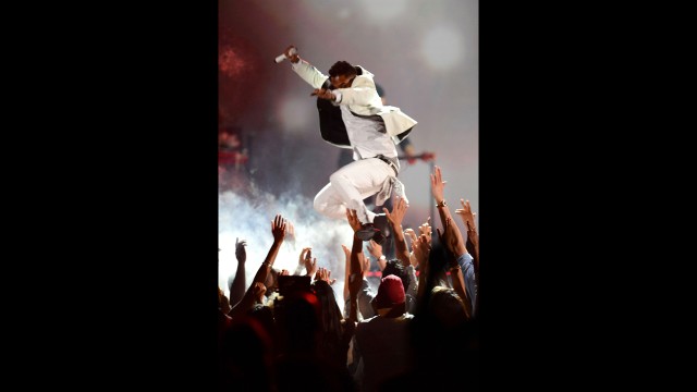 Miguel performs. See him accidentally land on a fan after his jump.