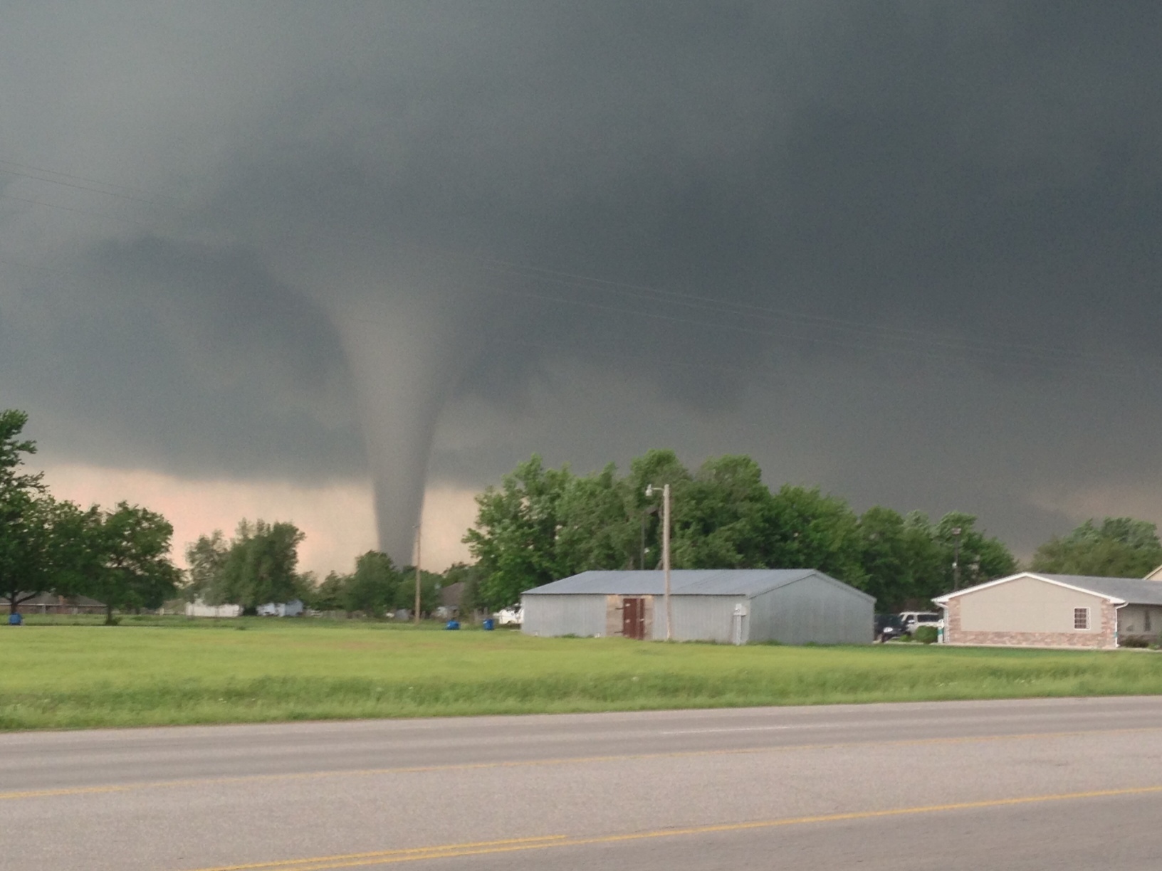 130522111904-moore-tornado-funnel.jpg