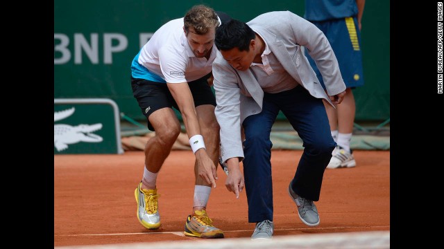 France's Julien Benneteau argues with a referee about a line call during his first round match against Lithuania's Ricardas Berankis on May 27. Benneteau defeated Berankis 7-6(5), 6-3, 5-7, 7-6(5).