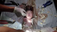 Rescatan a bebé arrojado por una tubería en China