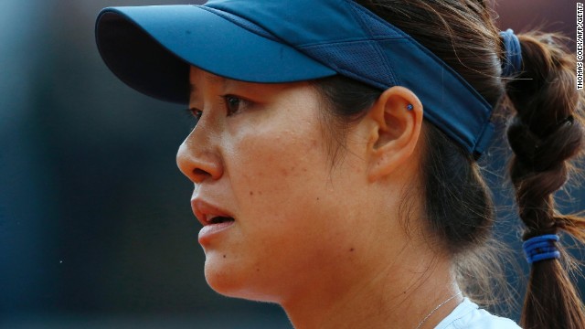 A disconsalate Li Na is headed for defeat in her second round match against Bethanie Mattek-Sands in Paris. 