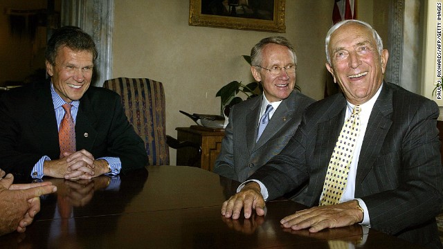 Lautenberg, right, meets with Sen. Tom Daschle, left, D-South Dakota, and Sen. Harry Reid, D-Nevada, on October 3, 2002.