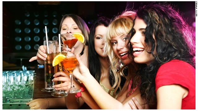 ¿Por qué hay cada vez más mujeres que beben?