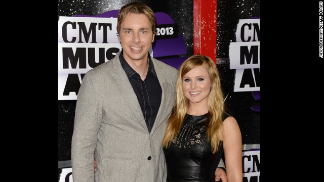 Host Kristen Bell and actor Dax Shepard