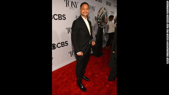 Cuba Gooding Jr. poses on the red carpet.