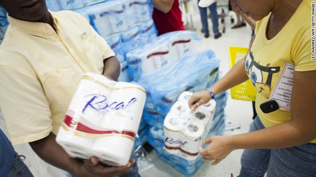 El gobierno de Venezuela ocupa una fábrica de papel higiénico para combatir su escasez
