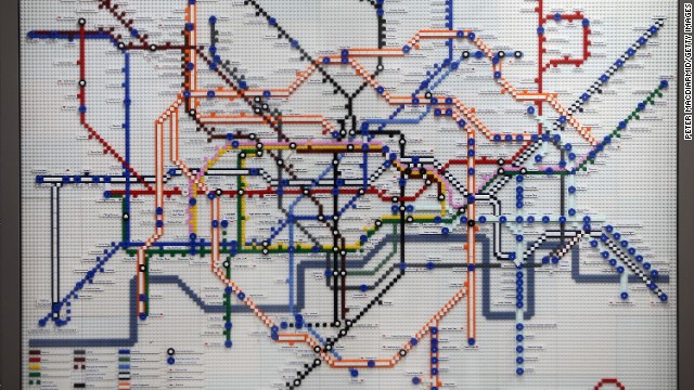 El Metro de Londres celebra su aniversario 150 con mapas de piezas Lego