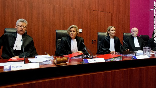 6 jóvenes y un adulto, culpables de asesinar a juez de línea en Holanda