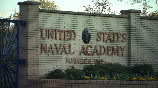 Tres miembros de la Academia Naval de EE.UU., acusados de abuso sexual