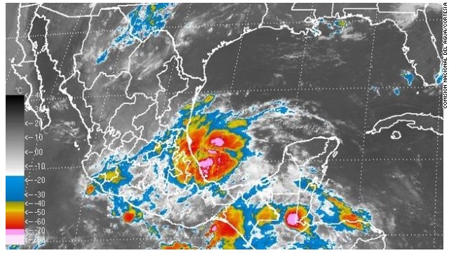 La tormenta "Barry" pone en alerta a la mitad del territorio mexicano