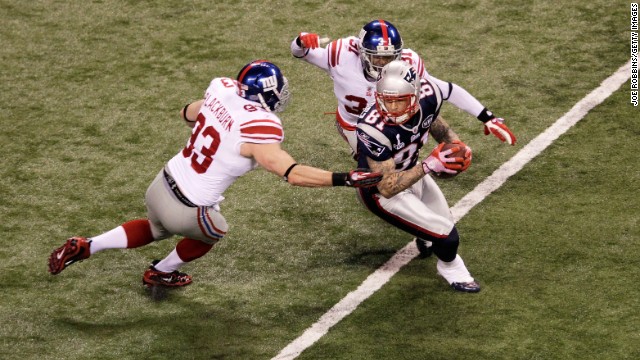 Hernandez catches a pass against Chase Blackburn and Aaron Ross of the New York Giants during Super Bowl XLVI on February 5, 2012, in Indianapolis.