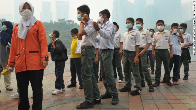 Singapore shrouded in haze from Sumatran forest fires - CNN.