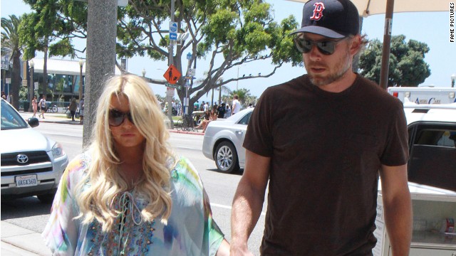 As they awaited baby No. 2, Jessica Simpson and Eric Johnson headed out for a bite on June 22.