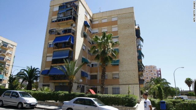 Autoridades rescatan a un recién nacido de la cañería de un edificio en España