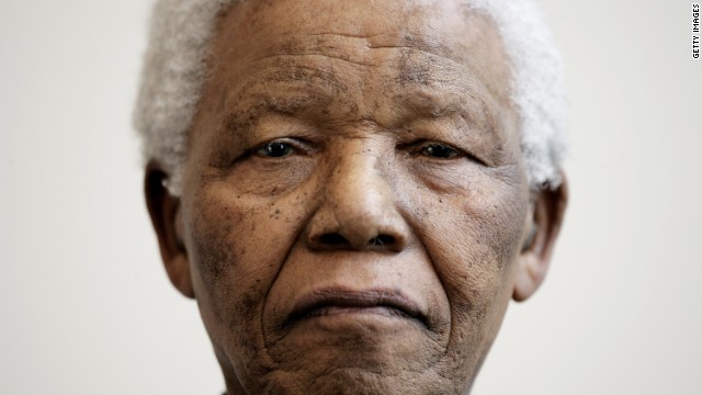Desmond Tutu critica las disputas entre los familiares de Nelson Mandela