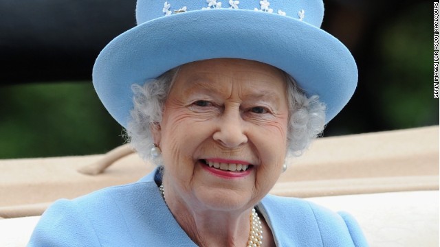 La reina británica Isabel II tendrá un aumento del 5% en su salario en 2014