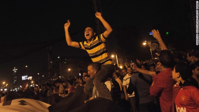 Hundreds of thousands of Morsy opponents chant outside the presidential palace on June 30. 