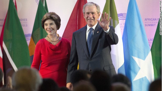 Bush welcomes new citizens in soft push for immigration reform