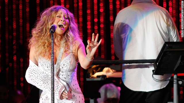 In spite of pain, Mariah Carey takes the stage