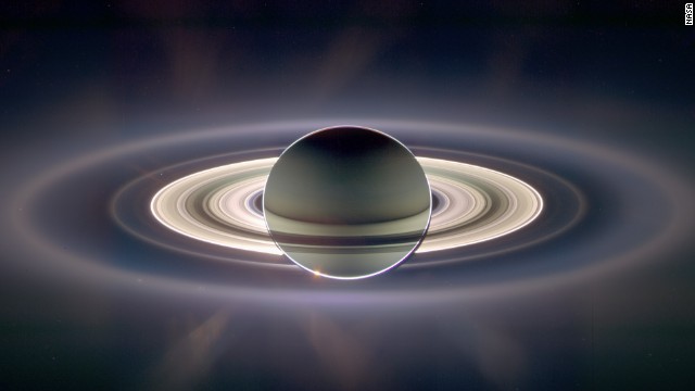 ¡Oigan todos, saluden a Saturno!