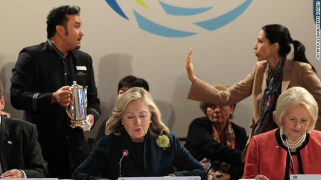 Abedin asks a coffee server to move out of the way as Clinton speaks during a roundtable discussion at the APEC Women and the Economy Summit on September 16, 2011, in San Francisco.