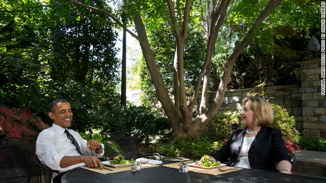 Obama, Hillary Clinton sit down to lunch