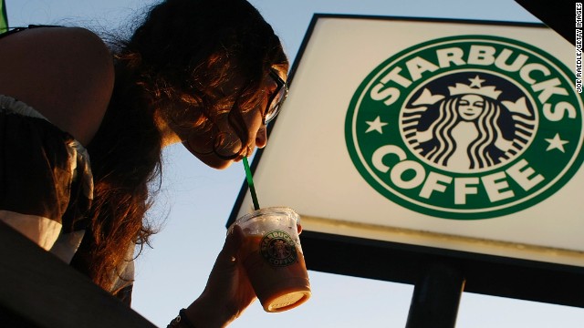 Una mujer come sólo productos de Starbucks durante todo un año