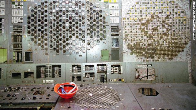 Control panels of the destroyed fourth power block on April 14, 1998. 