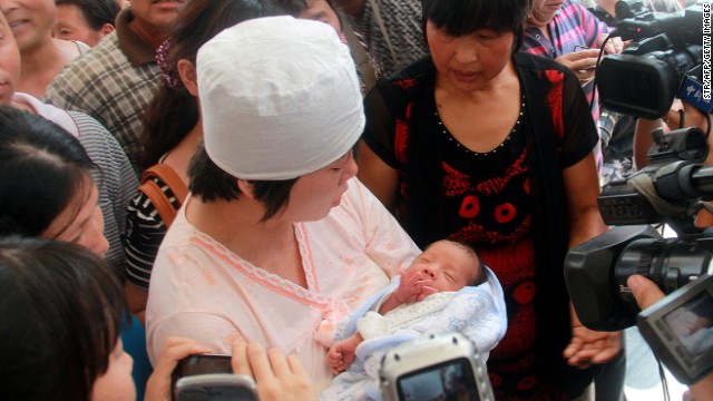 Recuperadas dos gemelas chinas vendidas por la ginecóloga que atendió el parto