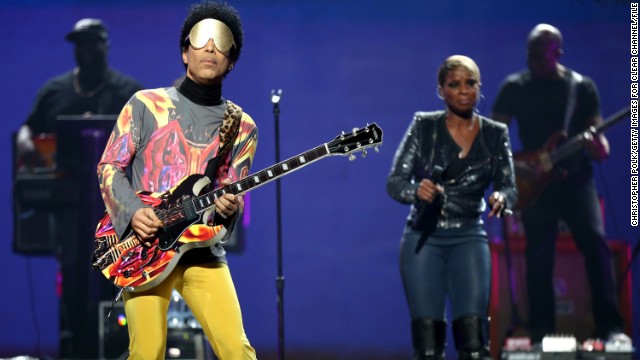 Prince gets funky on Twitter