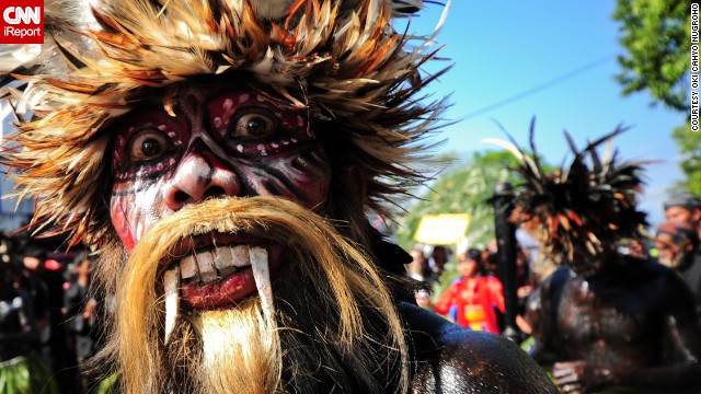 Spectators can enjoy live street theater and dance at <a href='http://ireport.cnn.com/docs/DOC-963556'>Ponorogo's Heritage Festival</a> in Indonesia's East Java province.
