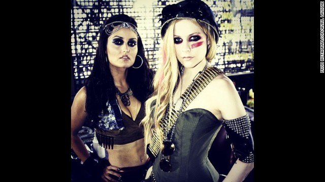 Avril Lavigne kisses Danica McKellar in the name of 'Rock'