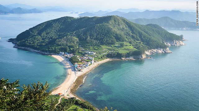A powdery strip of white sand tethers two ends of Bijindo island together. The top of Waesan Mountain offers this great view of the island and surrounding marine park. 