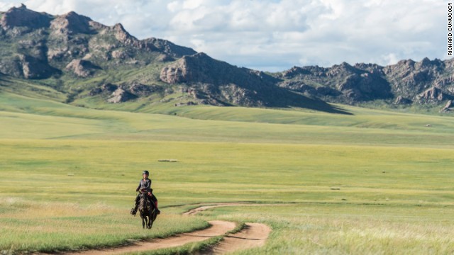 Una jinete de 19 años es la reina de la carrera de caballos más extenuante