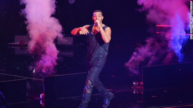 Drake performed "Hold On, We're Going Home" and "Started From the Bottom."